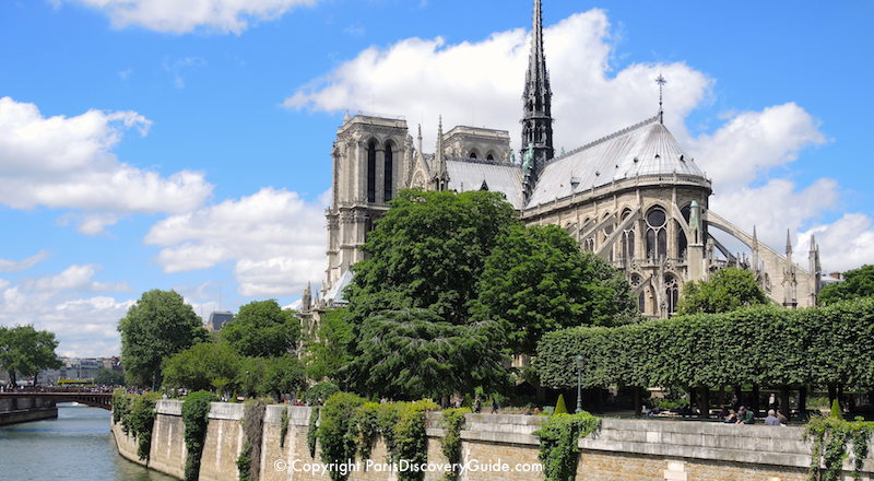 Notre Dame Cathedral overlooking the Seine River Notre Dame Cathedral overlooking the Seine River