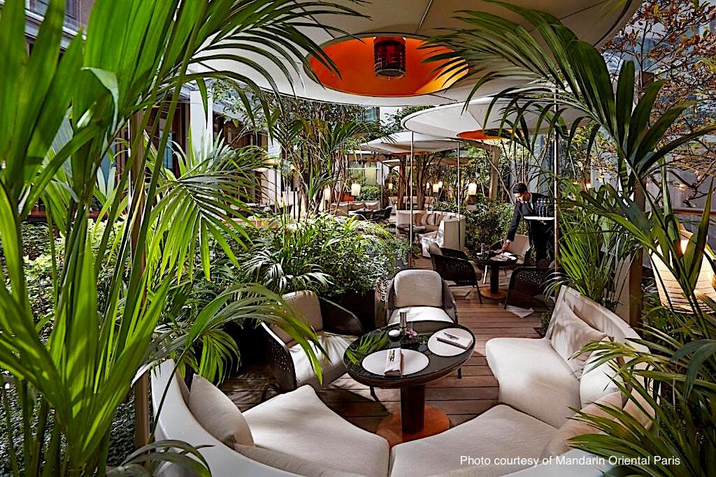 Entrance to the Mandarin Oriental Paris, (c) Paris Discovery Guide