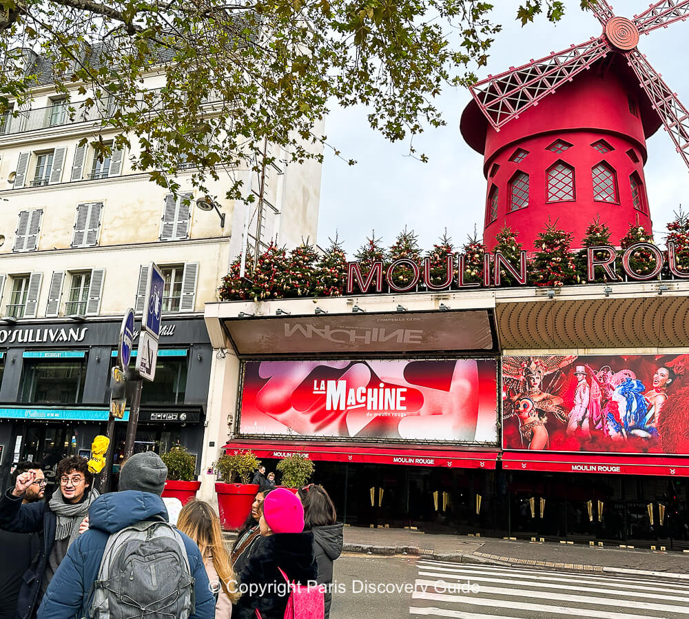 Tour group in front of the Moulin Rouge cabaret