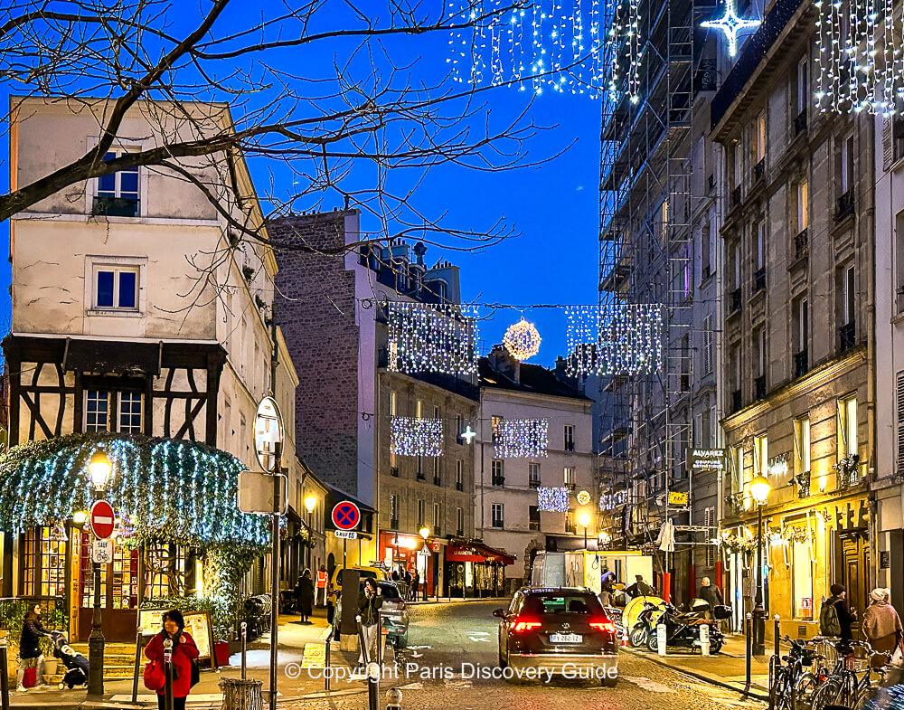 Rue Lepic on a December evening