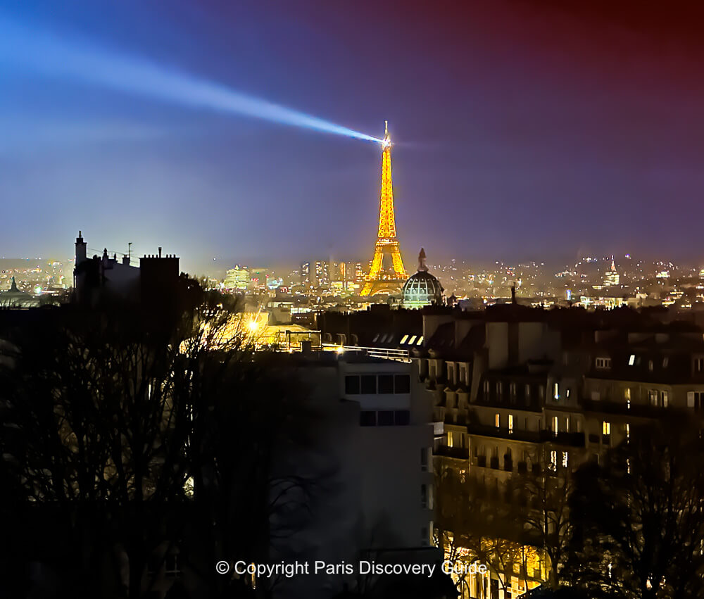 Rue Lepic on a December evening