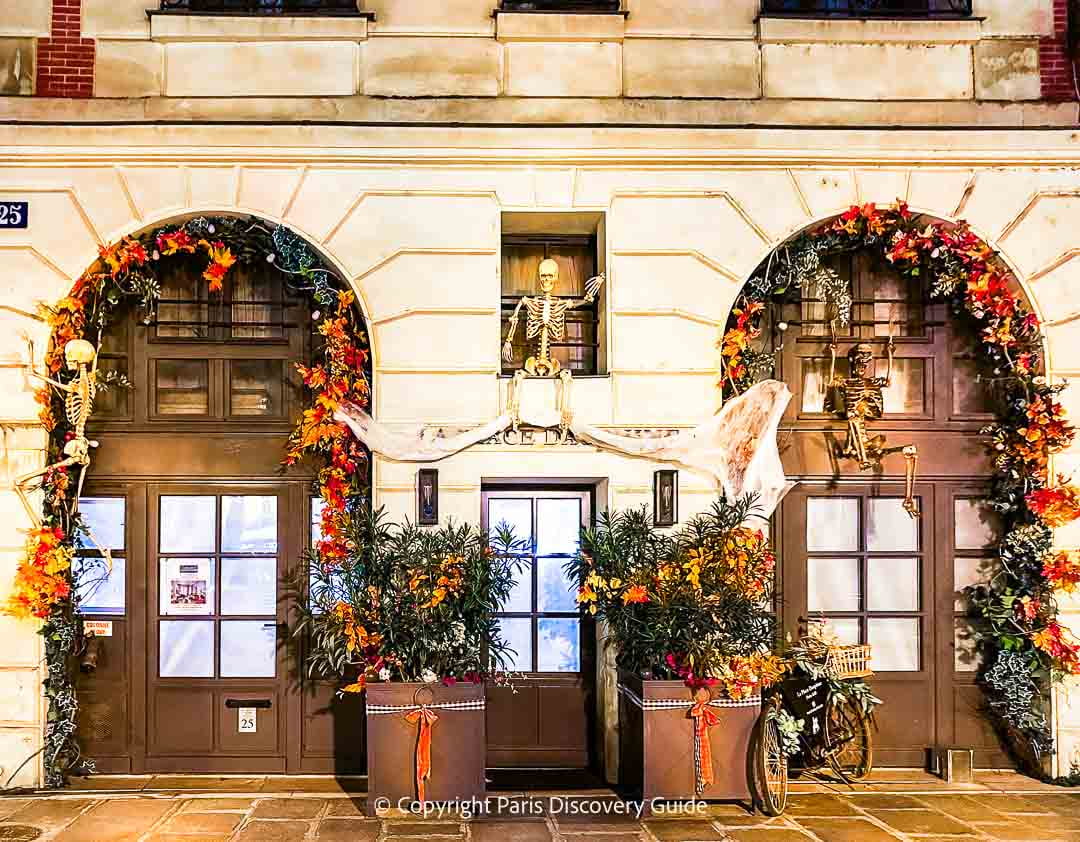 <strong>Halloween at Disneyland Paris during October</strong> <strong>Halloween at Disneyland Paris during October</strong>