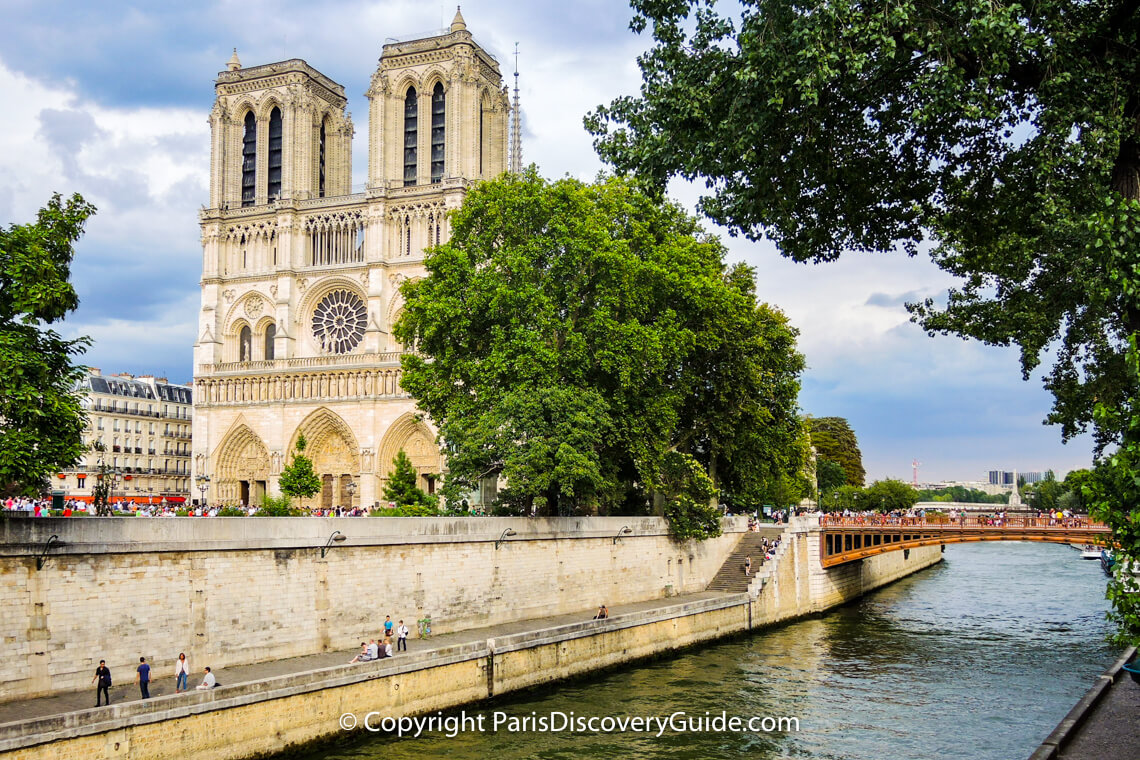 Notre Dame de Paris next to Seine River Notre Dame de Paris next to Seine River