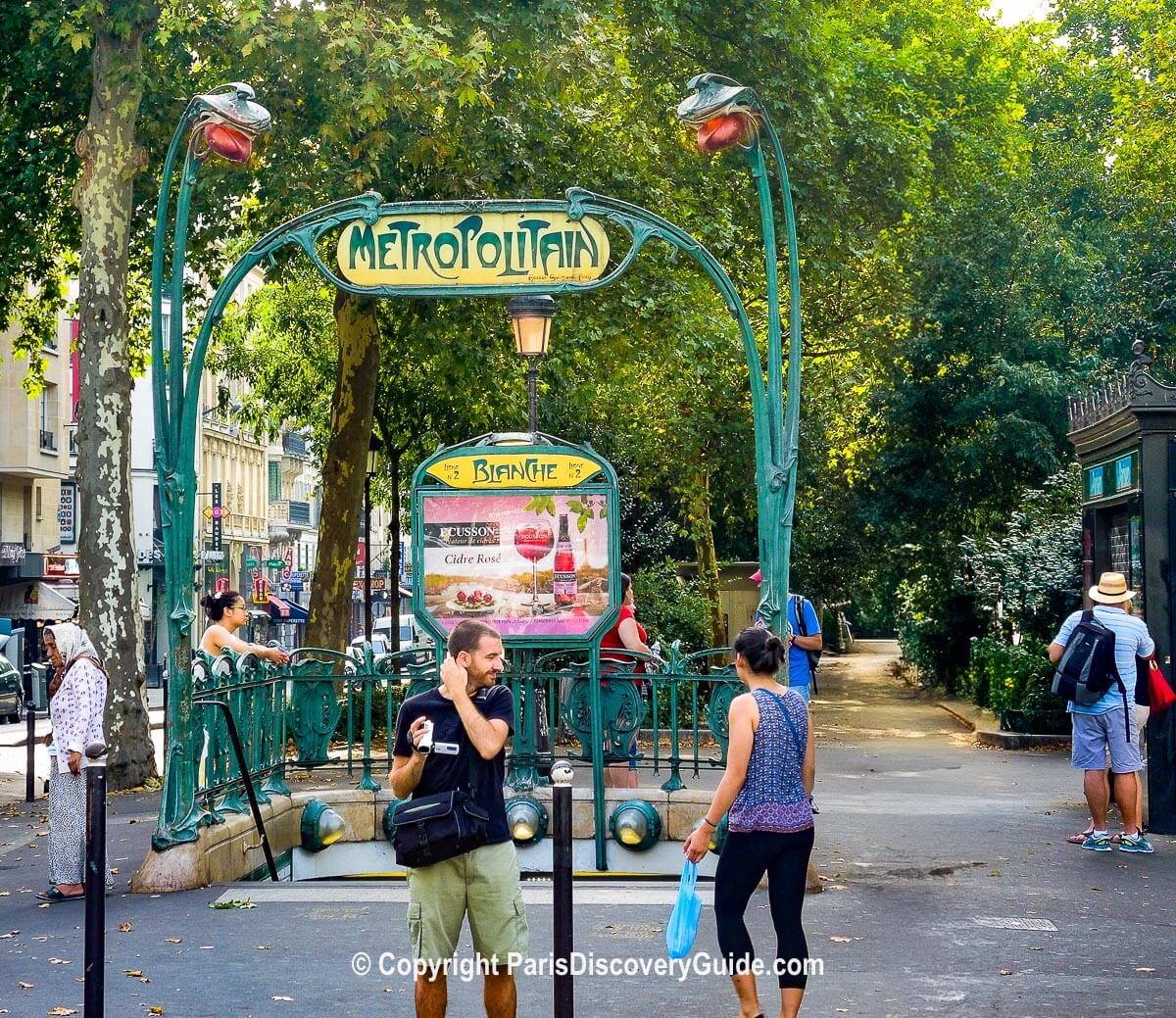 Passage du Caire, near Hotel du Sentier