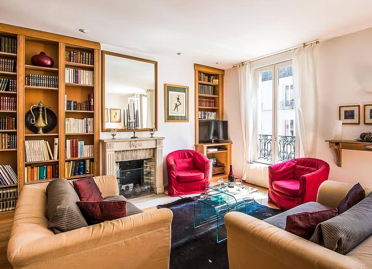 Living room in The Dancers apartment near Sacre Coeur