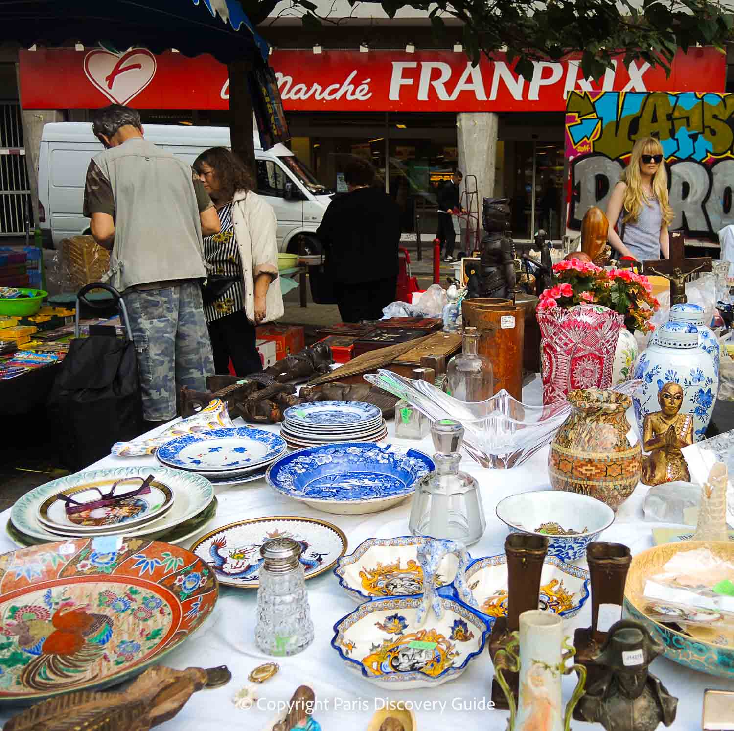 Prices for vintage and modern prints at this table in the Aligre Market ranged from about 10€ - 30€