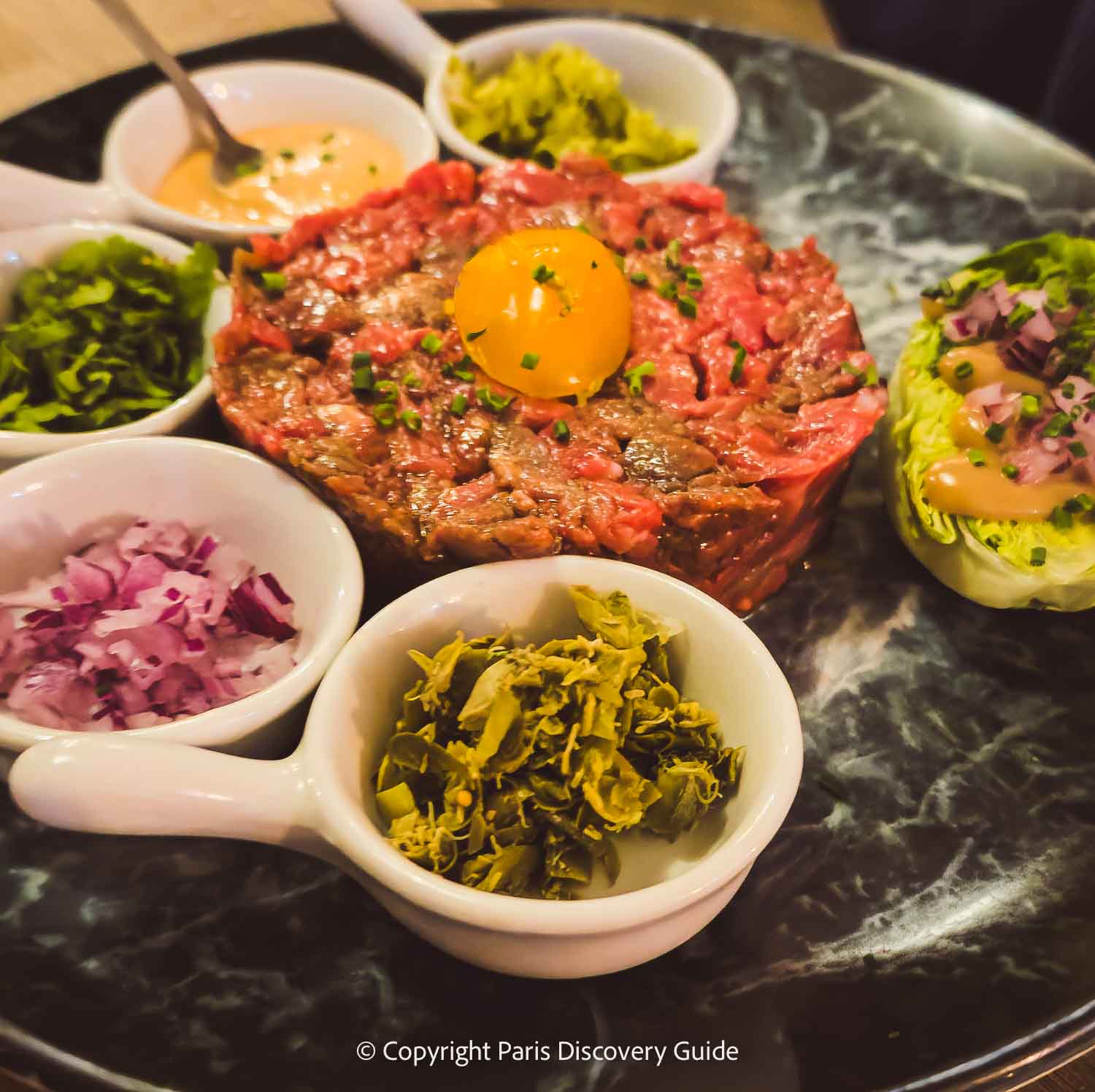 Hand-cut beef tartare at Bistrot l'Olivier, a gastronomic bistro in the 18th arrondissement near Montmartre