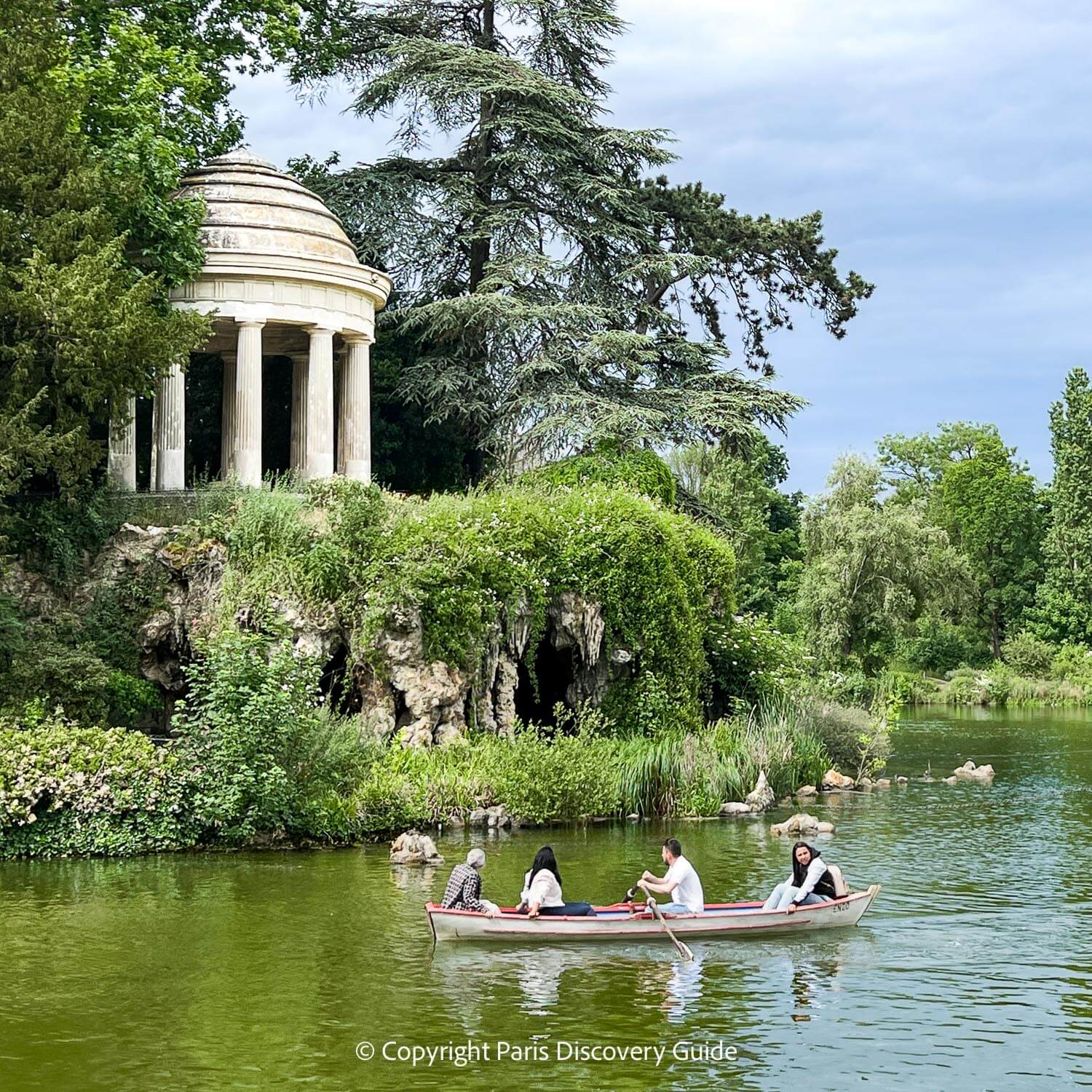 Lake Daumesnil in Bois de Vincennes, Paris 