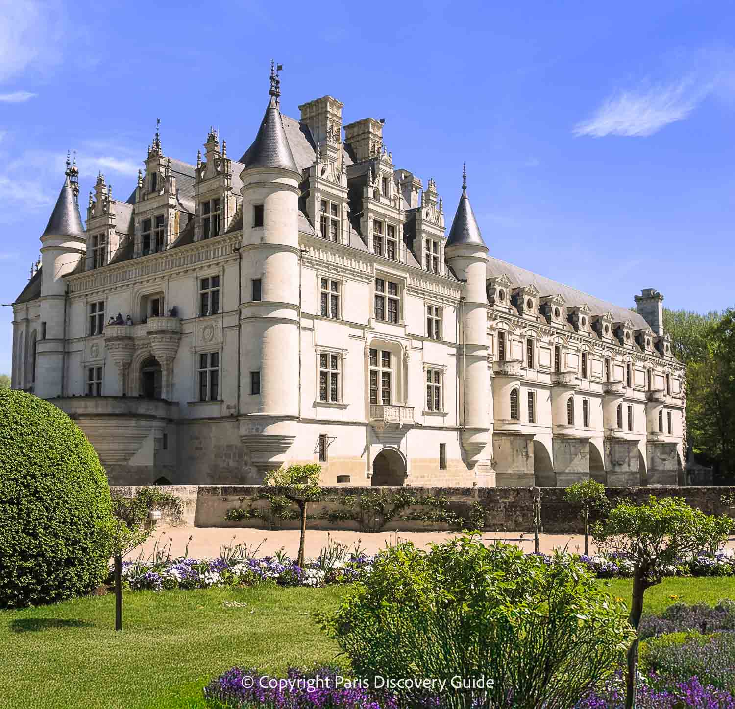 Château de Chenonceau and the edge of its spectacular garden