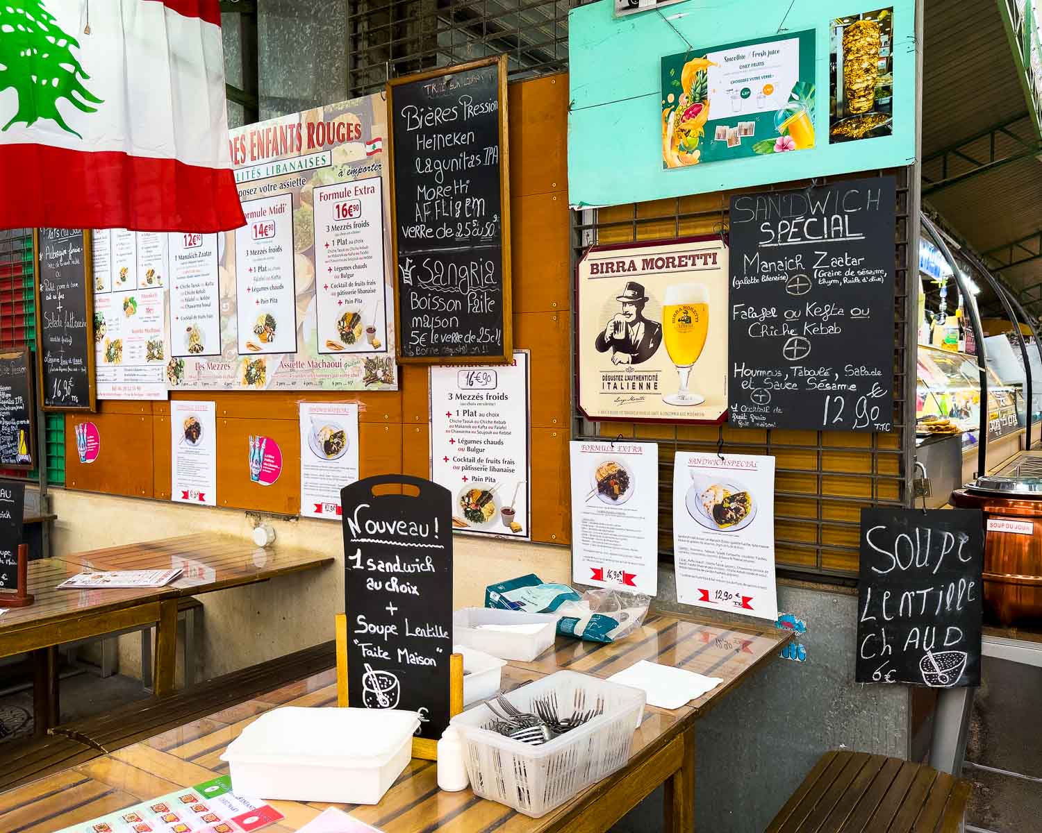 Cafe within Marché des Enfants Rouge advertising lunch specials