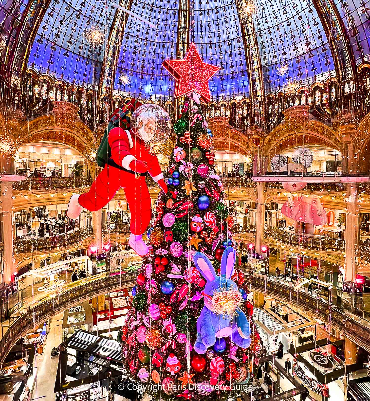 Christmas tree at Galeries Lafayette Christmas tree at Galeries Lafayette