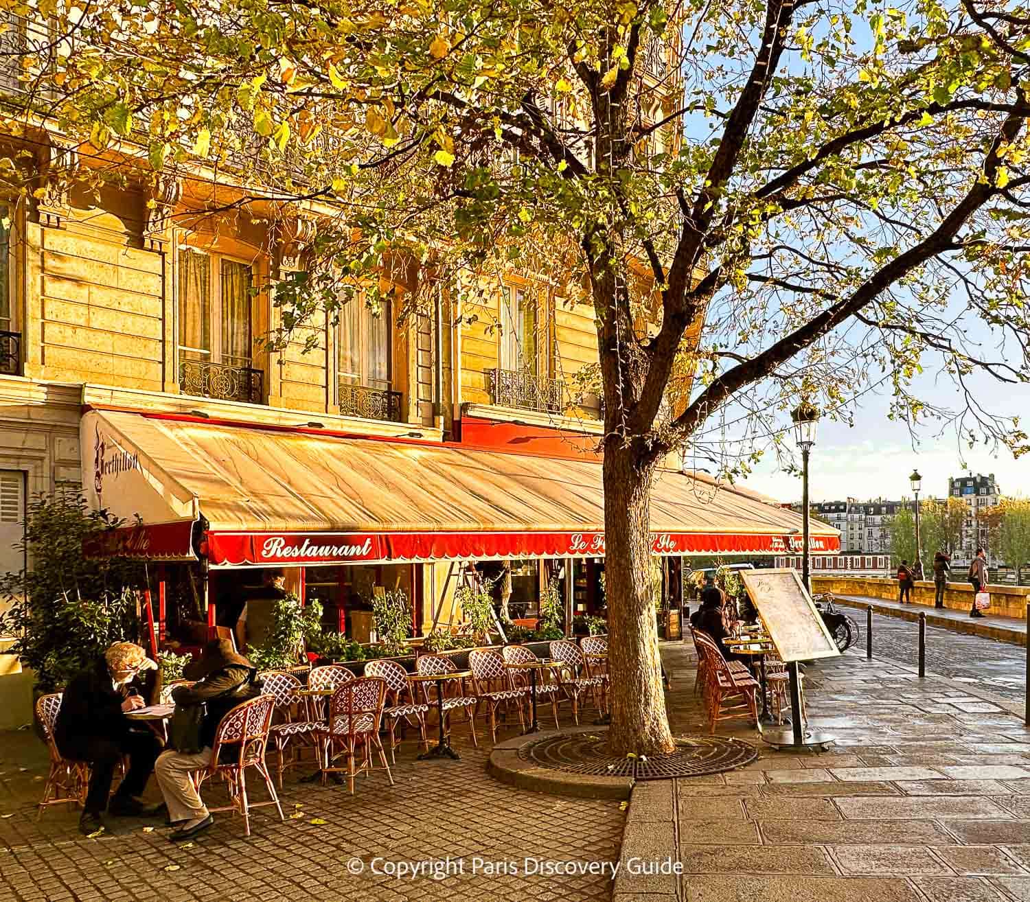 Cafe at the western end of Île Saint Louis