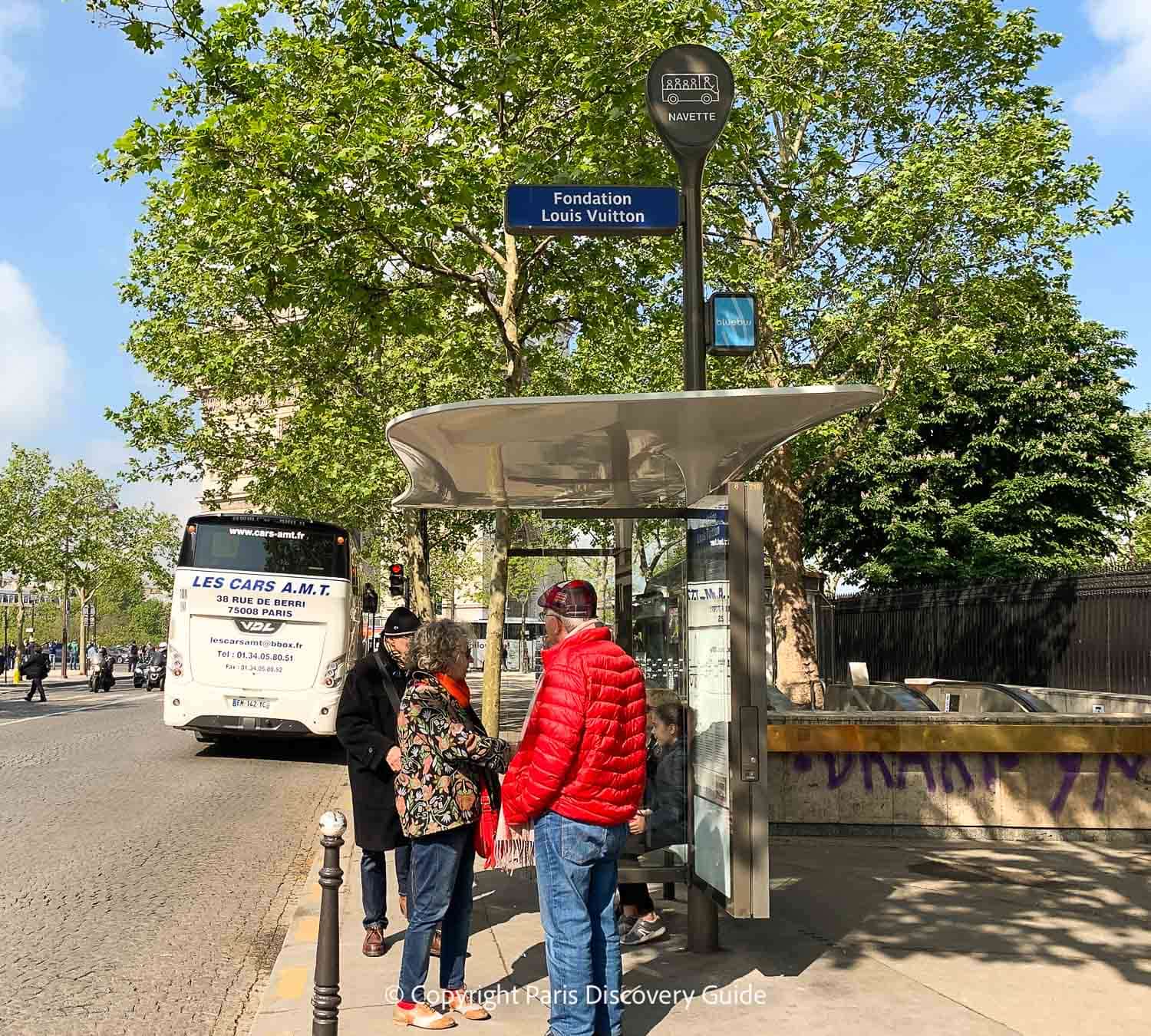 Ticket lines at Louis Vuitton Foundation Ticket lines at Louis Vuitton Foundation