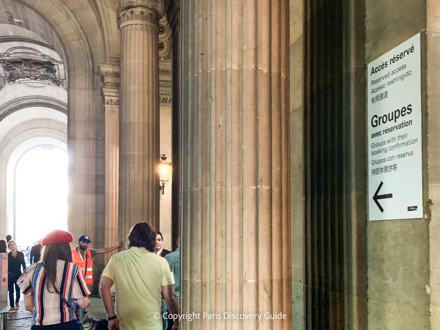 Richelieu Passage - On our way to the fast-track security check 