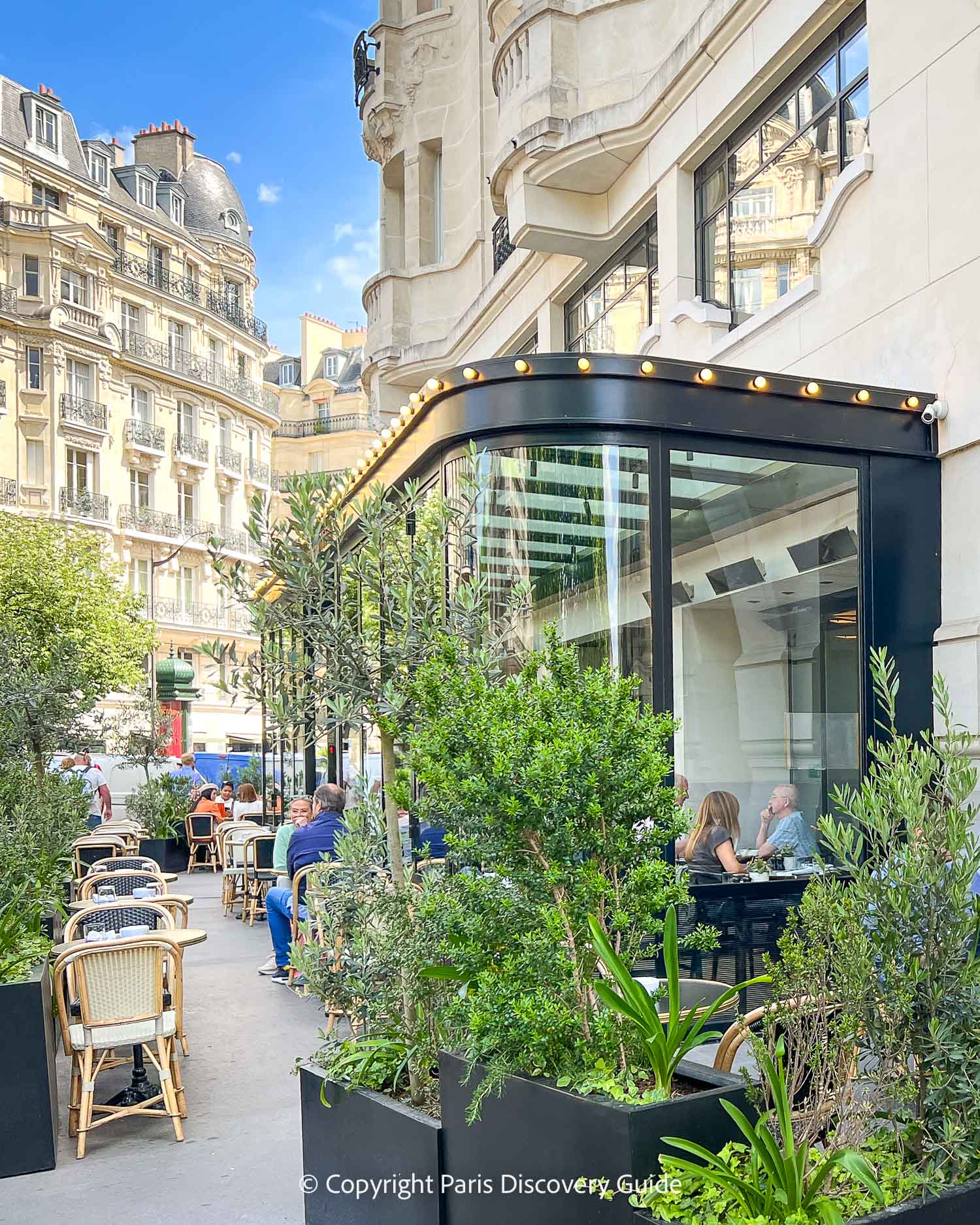 Hotel Lutecia's sidewalk terrace