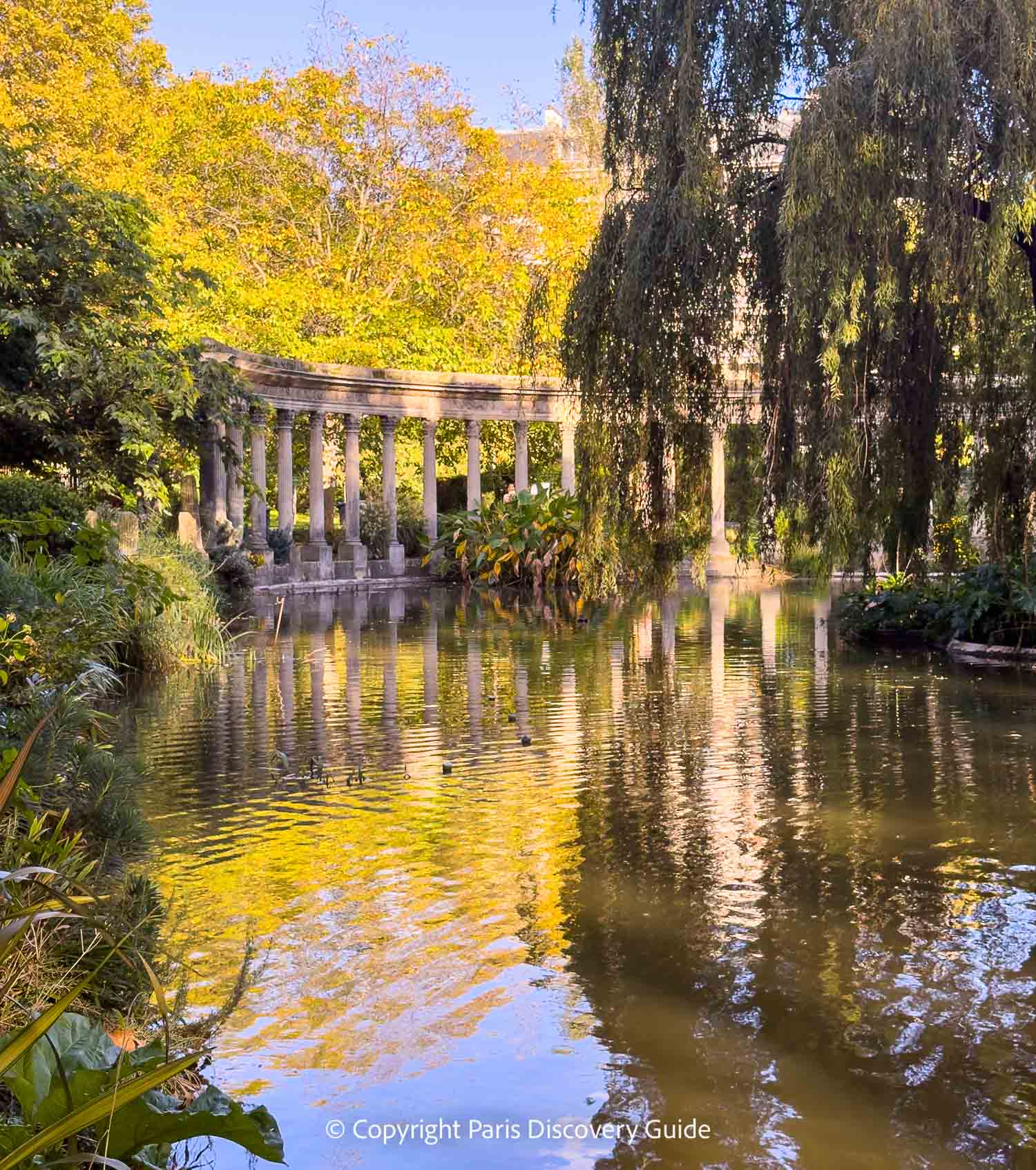 The sign in front of the Square Saint-Gilles rose garden in the Marais
