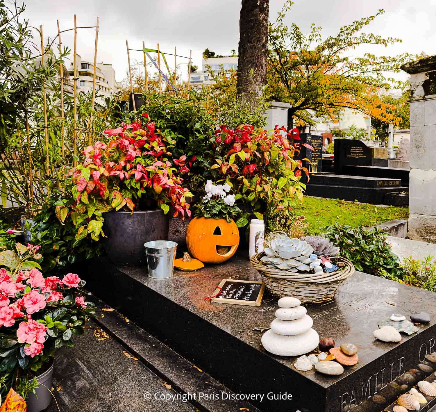 Colorful bouquets of flowers on one of the newer tombs at Pere Lachaise Cemetery Colorful bouquets of flowers on one of the newer tombs at Pere Lachaise Cemetery
