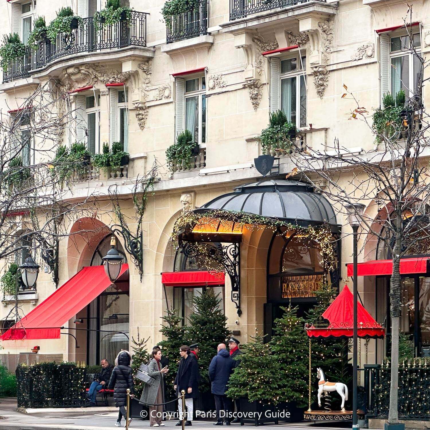 Winter holiday lights at Le Plaza Athenee