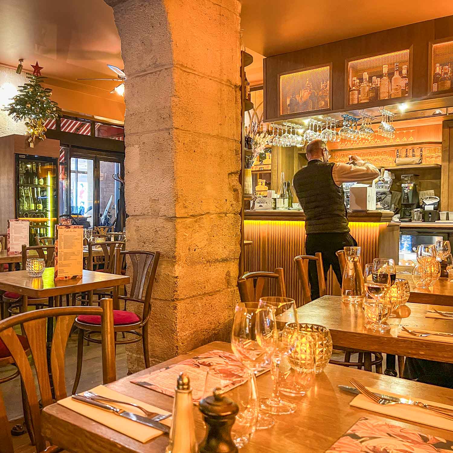 Le Paris Paris bistro near the Esprit Saint Germain hotel