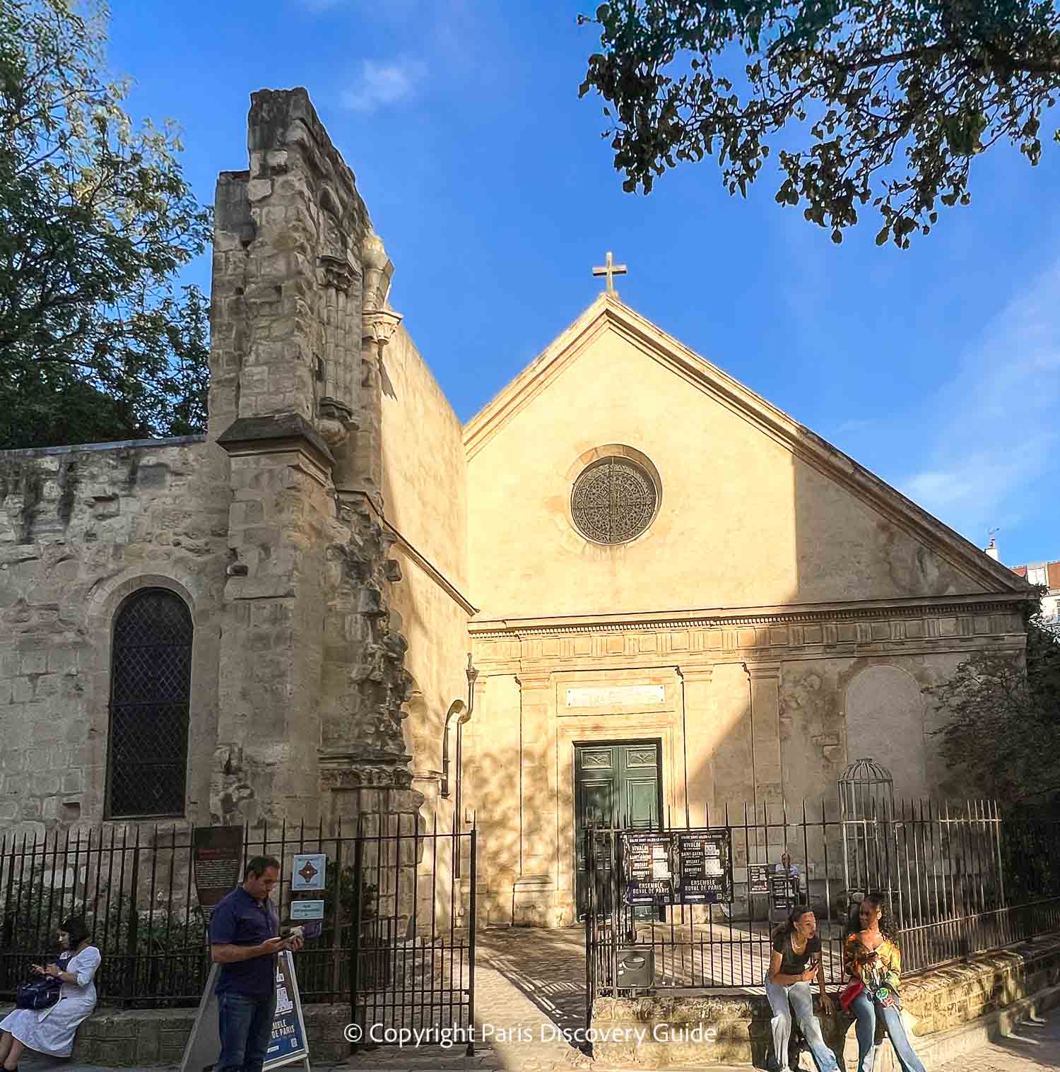 The Romanesque architecture of Eglise Saint-Julien-le-Pauvre