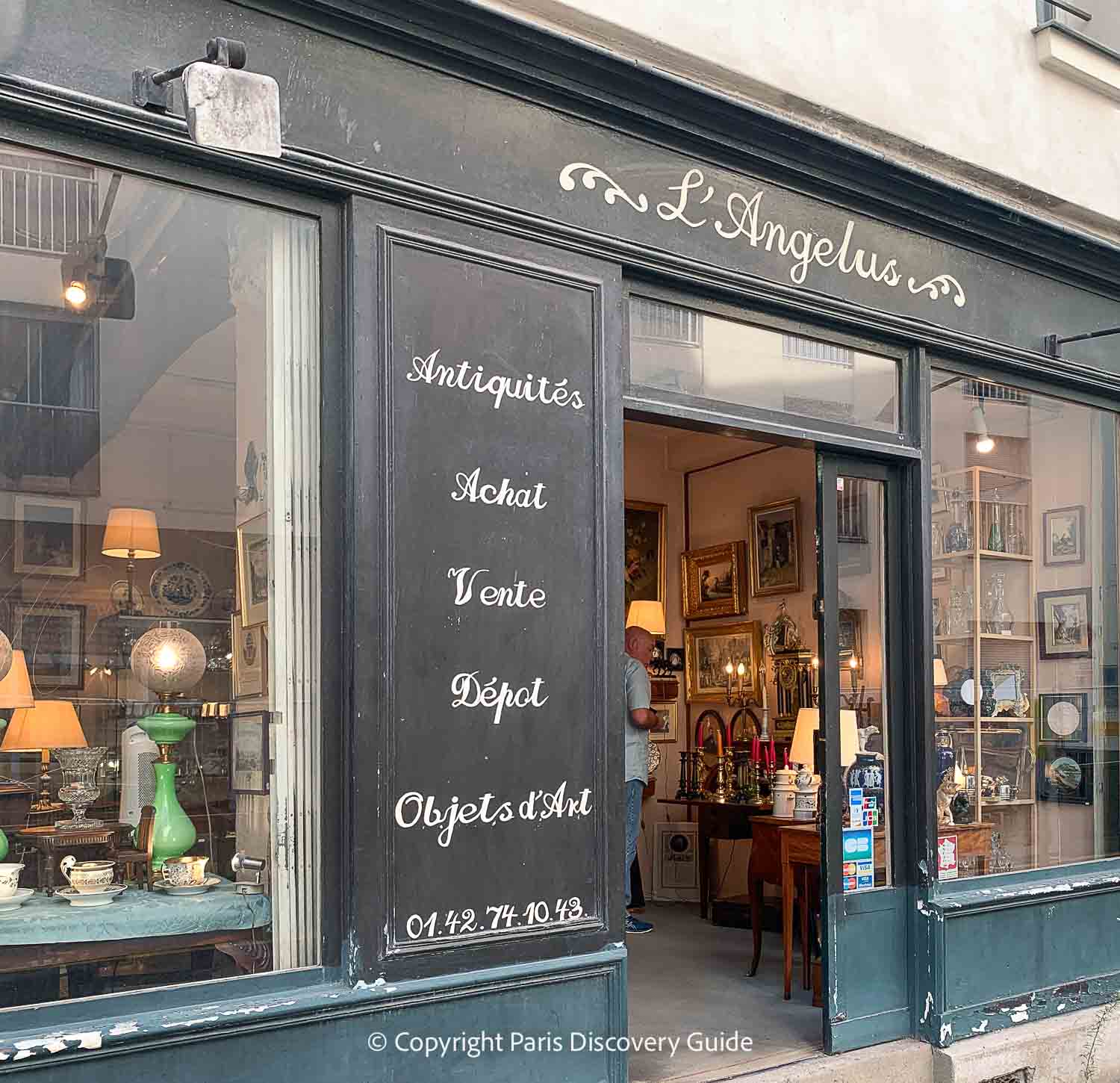 Small pop-up brocantes sale outside a gallery in Village Saint-Paul