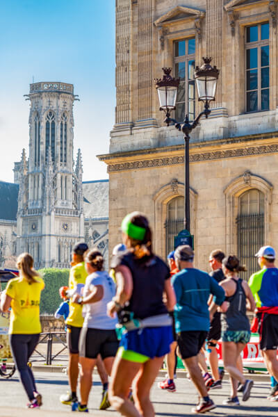 Tour Saint-Jacques on Rue de Rivoli