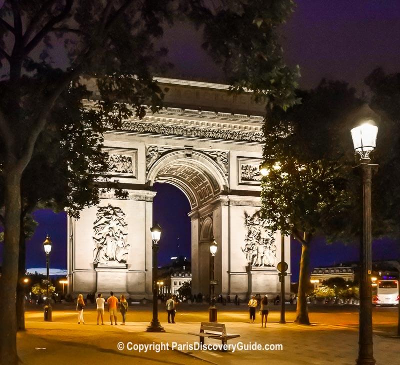 Arc de Triomphe at night near the Hôtel des Pavillons 