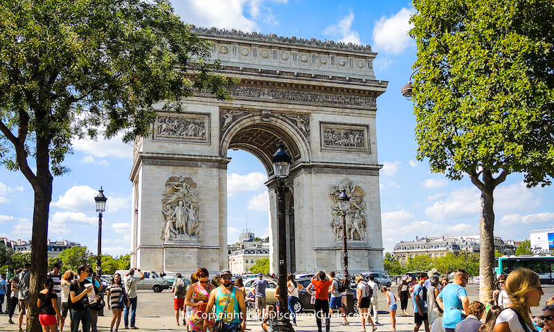 Tourists at Arc de Triomphe in August Tourists at Arc de Triomphe in August