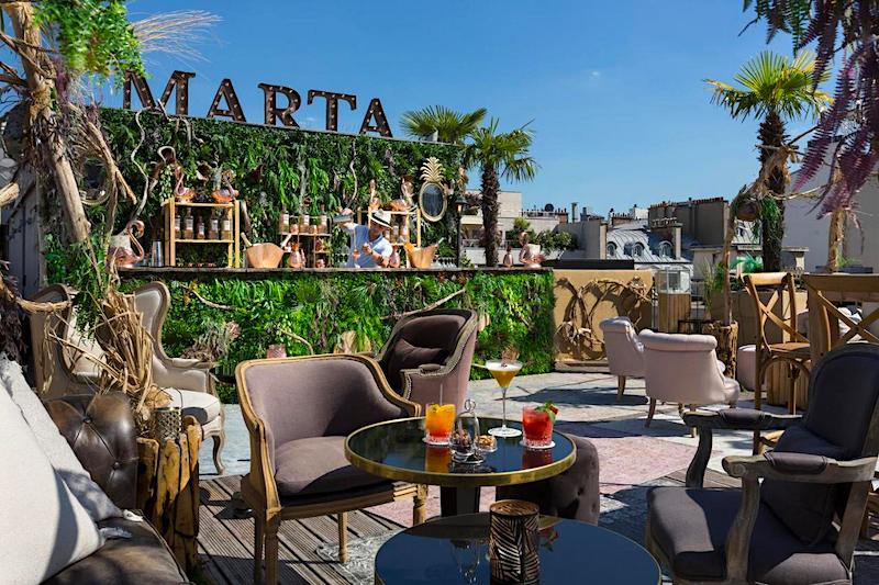 Rooftop terrace bar at Le Fouquet's Paris Rooftop terrace bar at Le Fouquet's Paris