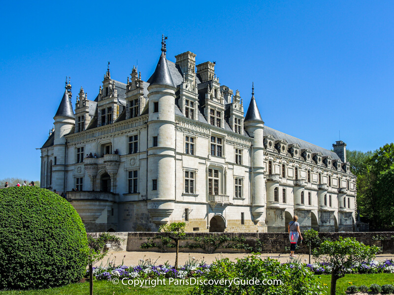 Château de Chenonceau and the edge of its spectacular garden Château de Chenonceau and the edge of its spectacular garden