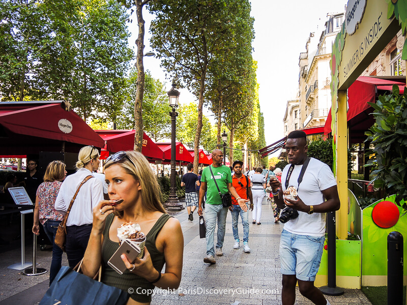 Ice cream along Champs Elysees - always a good idea! Ice cream along Champs Elysees - always a good idea!
