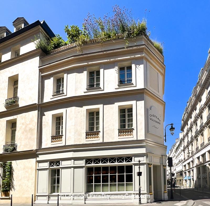 Chateau Voltaire, overlooking Rue Saint-Roch in the 1st arrondissement Chateau Voltaire, overlooking Rue Saint-Roch in the 1st arrondissement