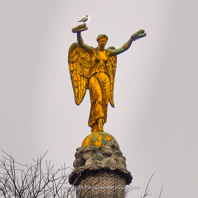 Victory Column at Place du Châtelet 