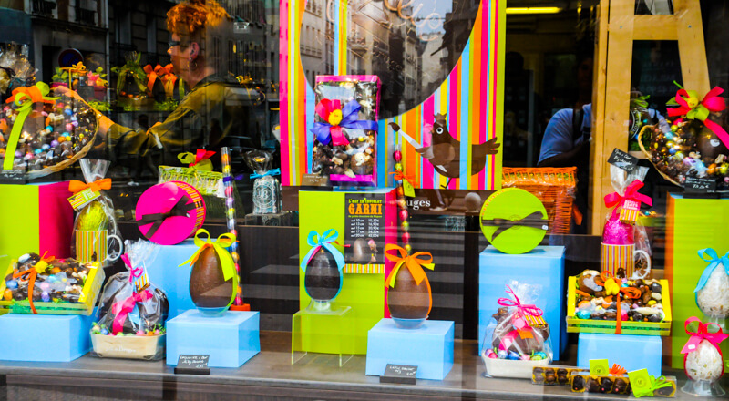 Chocolate Easter eggs offered by chocolatier Jeff de Bruges in the 15th arrondissement Chocolate Easter eggs offered by chocolatier Jeff de Bruges in the 15th arrondissement