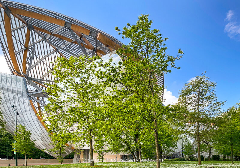 Exterior view of Fondation Louis Vuitton Exterior view of Fondation Louis Vuitton