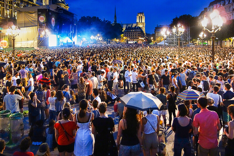 Fnac concert in front of Hôtel de Ville