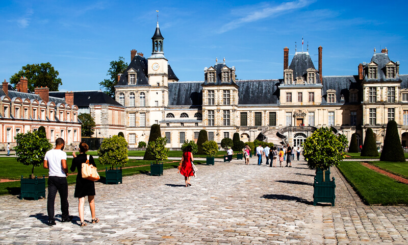 Fabulous garden and pools a Fontainebleau Fabulous garden and pools a Fontainebleau