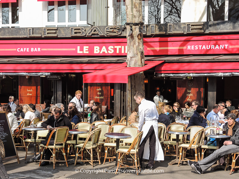 See if you can spot the glass of beer in this photo of this popular brasserie in Place de la Bastille!