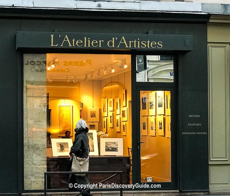 Art gallery specializing in drawings and photography on Rue de Seine in Saint-Germain