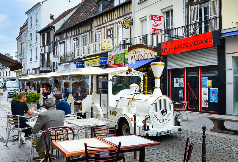 The shuttle bus (designed to look like a train) between Vernon and Giverny- Photo credit: iStock/smontgom65 The shuttle bus (designed to look like a train) between Vernon and Giverny- Photo credit: iStock/smontgom65