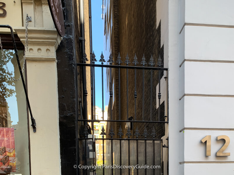 Alley next to 12 Great Newport Street on the Harry Potter Walking Tour