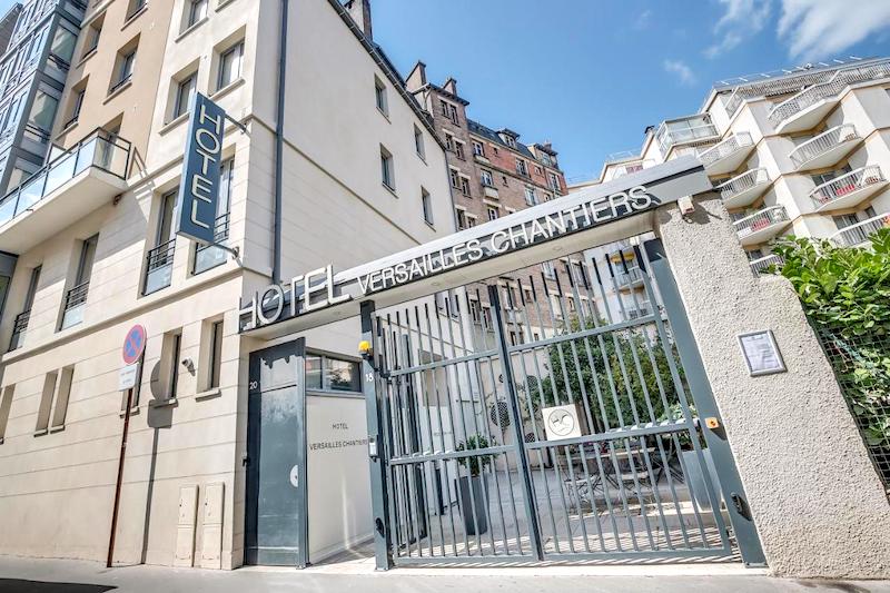 Entrance to Hotel Versailles-Chantier Entrance to Hotel Versailles-Chantier