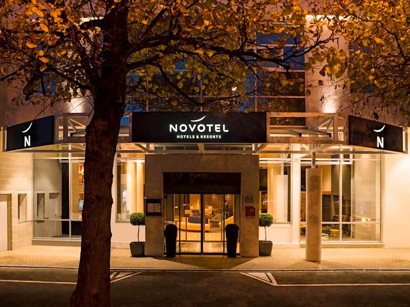 Entrance to the Novotel Chateau de Versailles hotel Entrance to the Novotel Chateau de Versailles hotel