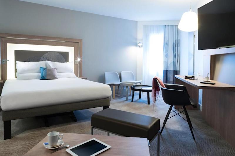 Guest room at the Novotel Chateau de Versailles hotel Guest room at the Novotel Chateau de Versailles hotel