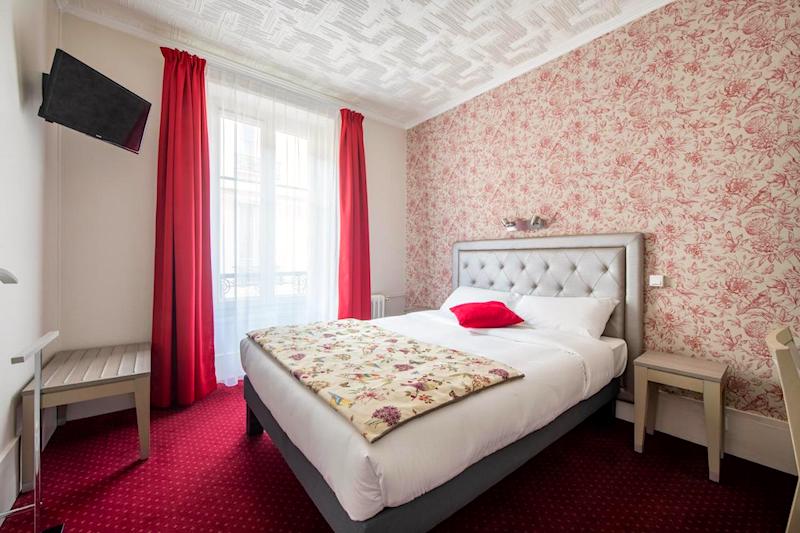 Guest room at Royal Hotel Versailles Guest room at Royal Hotel Versailles
