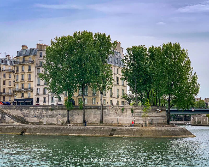 Île Saint-Louis on a cloudy, overcast May afternoon Île Saint-Louis on a cloudy, overcast May afternoon