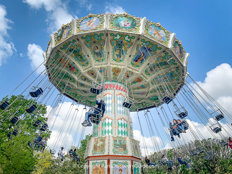 Carnival ride in Jardin d'Acclimatation