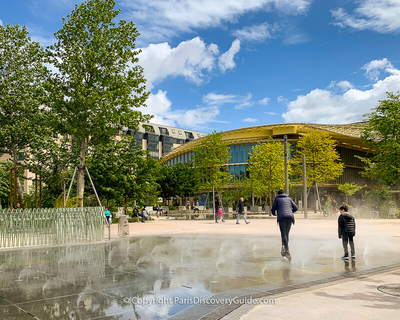 Splash pool at the Nelson Mandela Garden in Paris's 1st Arrondissement