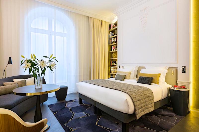 Guestroom at La Clef Champs Élysées Paris in the 8th district Guestroom at La Clef Champs Élysées Paris in the 8th district