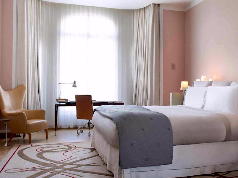 Le Royal Monceau Raffles Paris guestroom Le Royal Monceau Raffles Paris guestroom